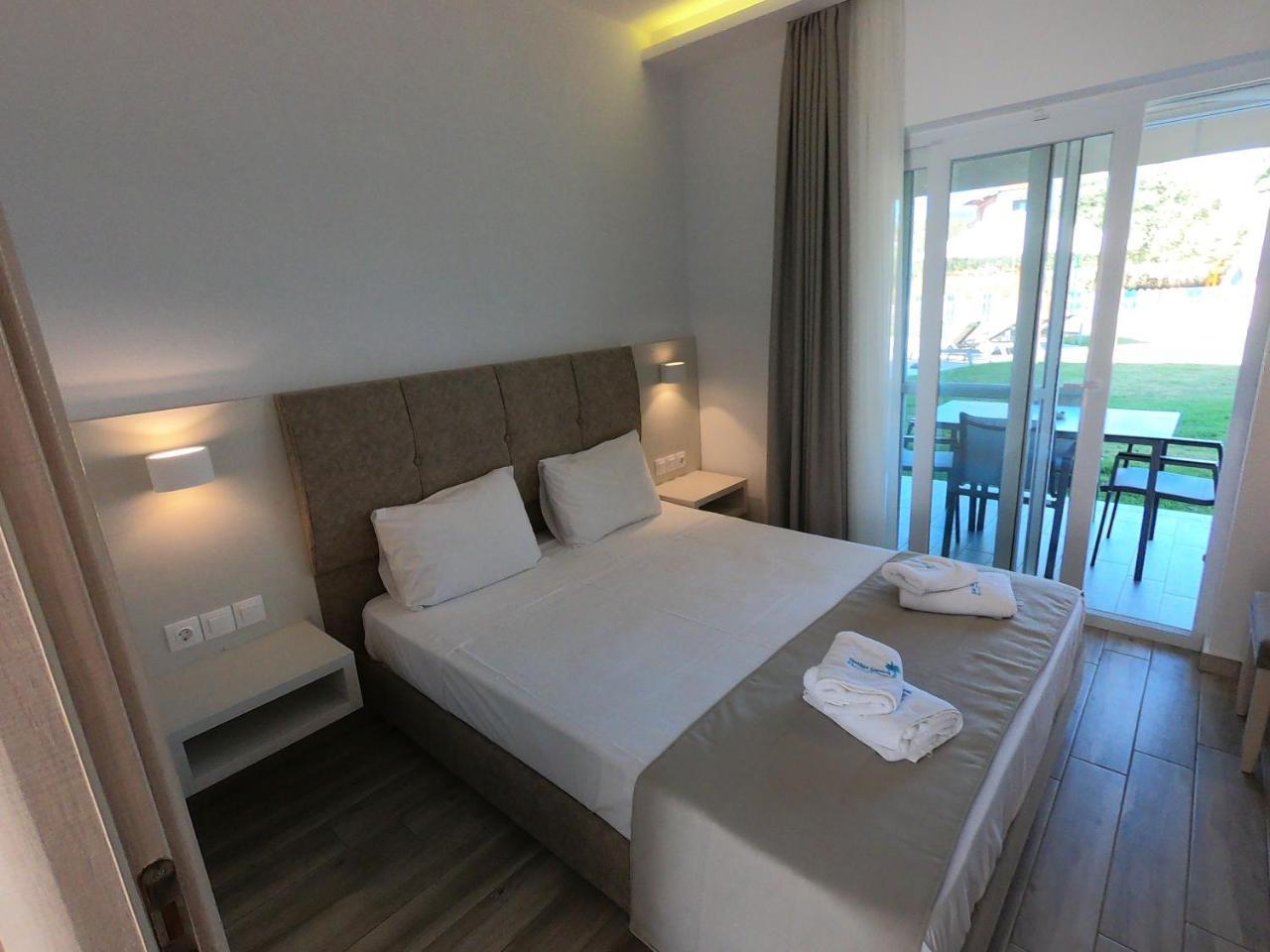 Finikas Garden Beach Resort Nikiti Bagian luar foto
