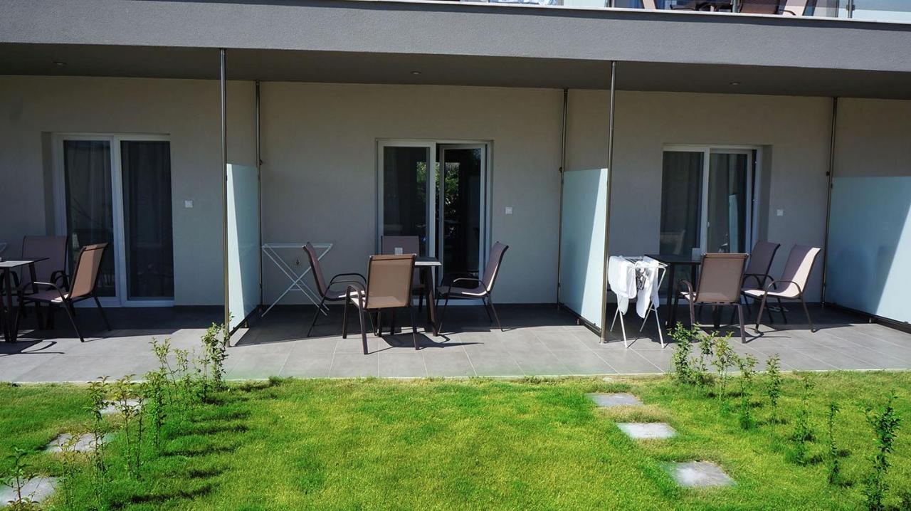 Finikas Garden Beach Resort Nikiti Bagian luar foto