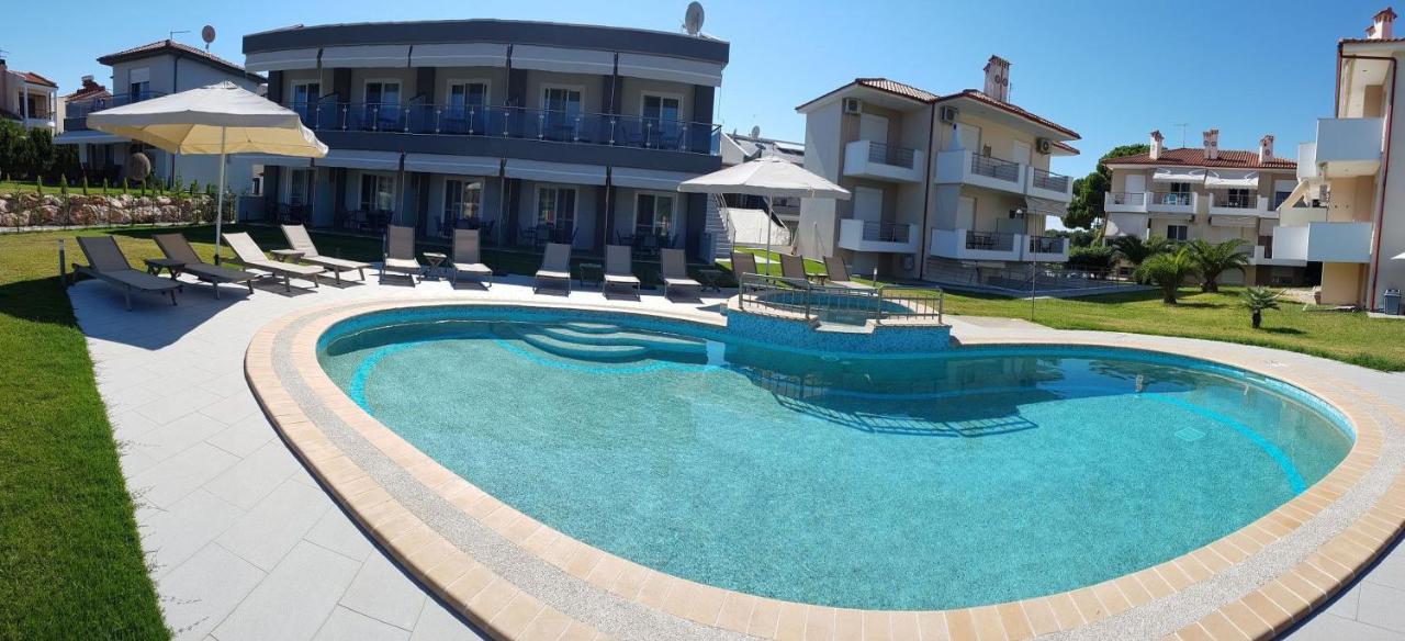 Finikas Garden Beach Resort Nikiti Bagian luar foto