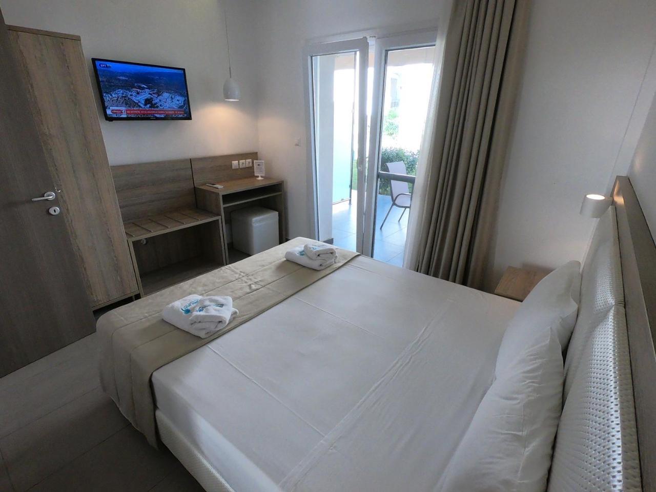 Finikas Garden Beach Resort Nikiti Bagian luar foto
