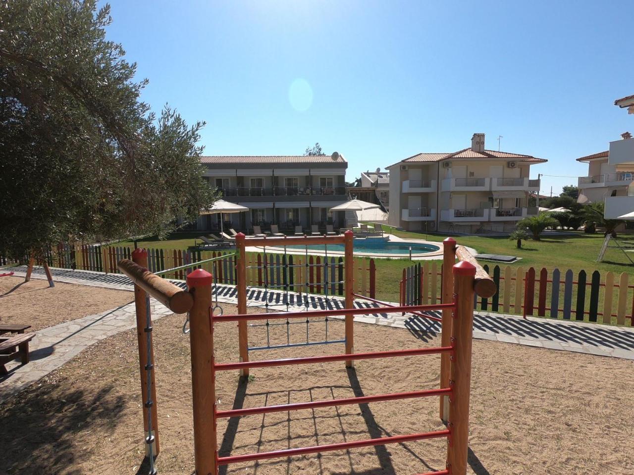 Finikas Garden Beach Resort Nikiti Bagian luar foto