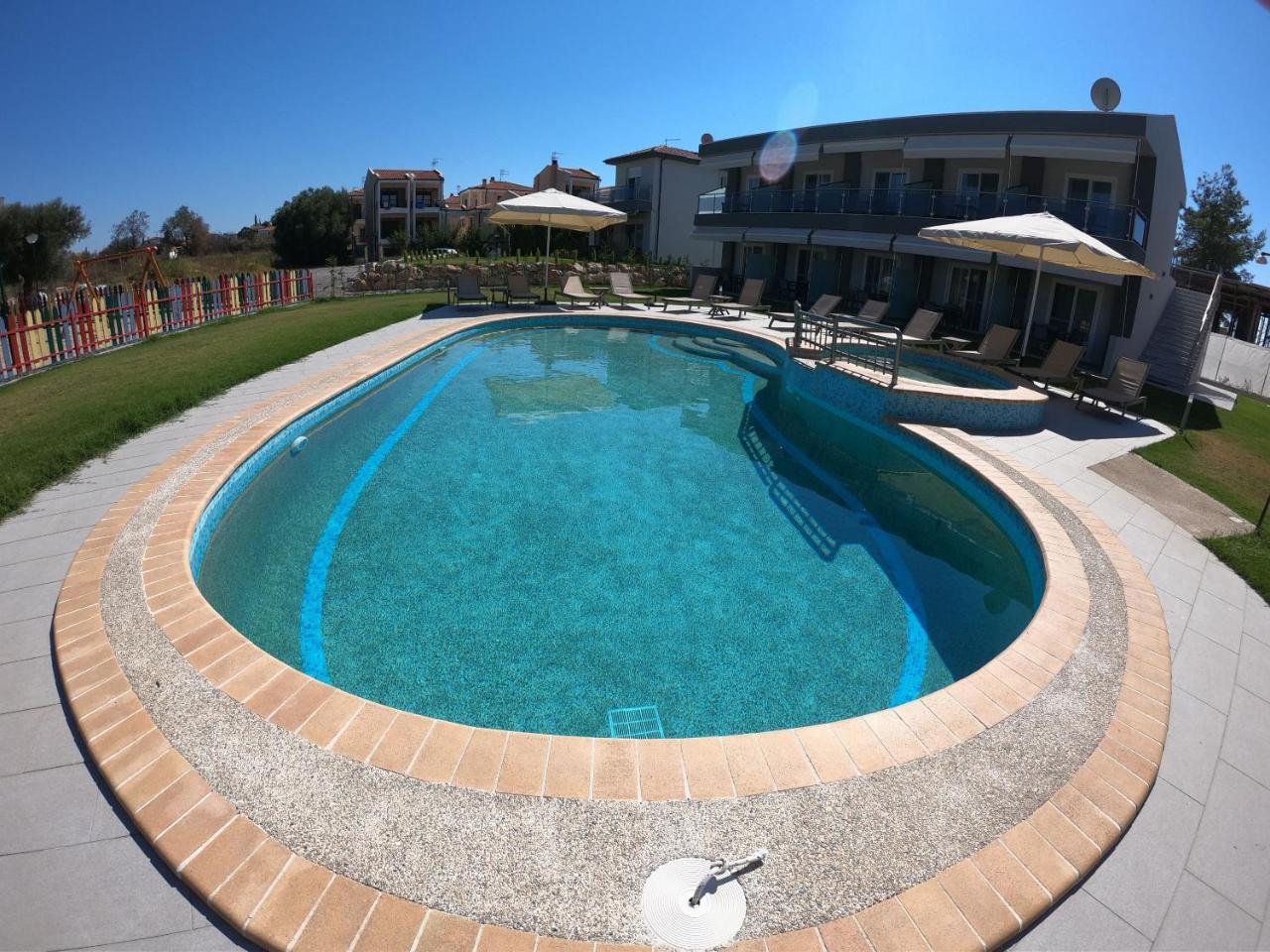 Finikas Garden Beach Resort Nikiti Bagian luar foto