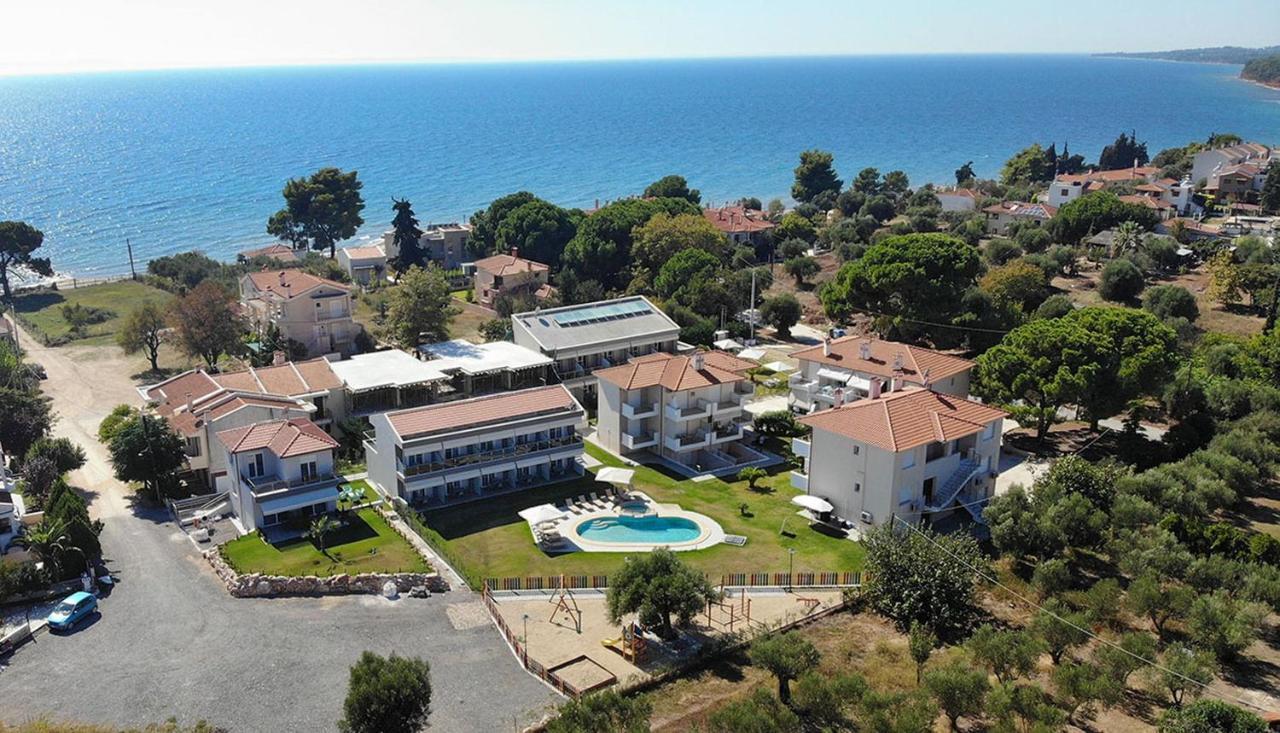 Finikas Garden Beach Resort Nikiti Bagian luar foto