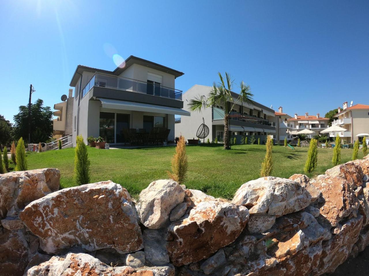 Finikas Garden Beach Resort Nikiti Bagian luar foto